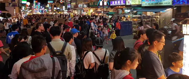Famous sights in Taiwan are often pretty crowded
