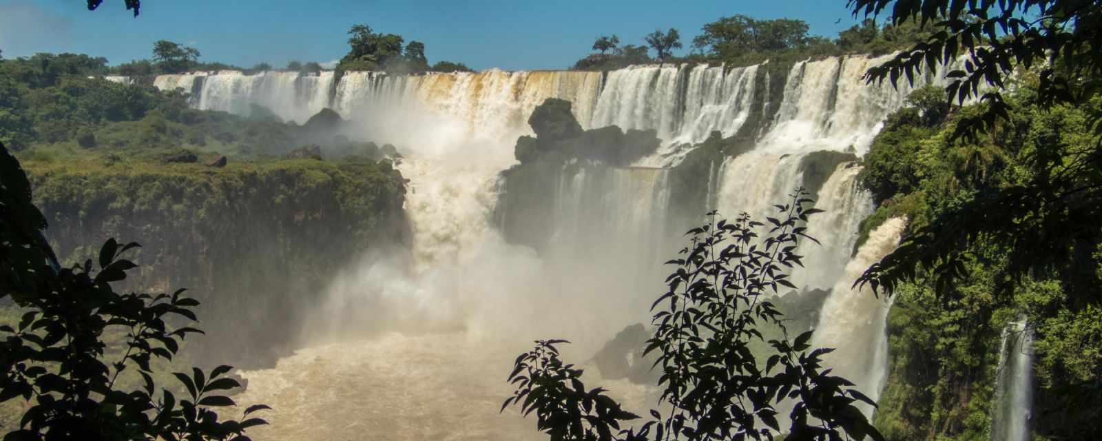 The Powerful Iguazu Falls - Tips - Hiking Trails - Tours