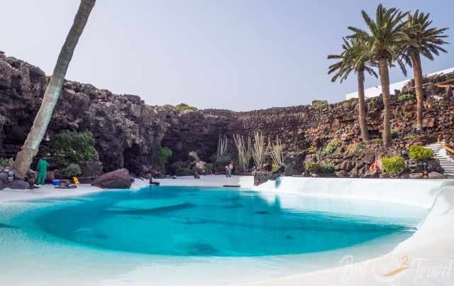 The crystal blue pool in Jameos del Agua