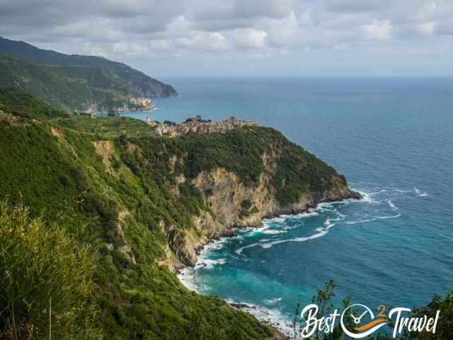 Corniglia hoch oben auf dem Felsrücken