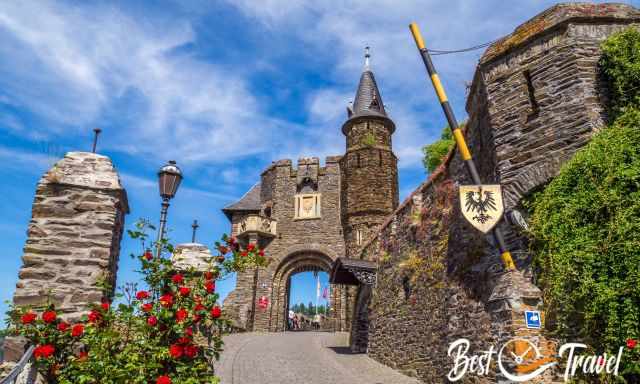 The entrance gate and wooden door to get to the castle