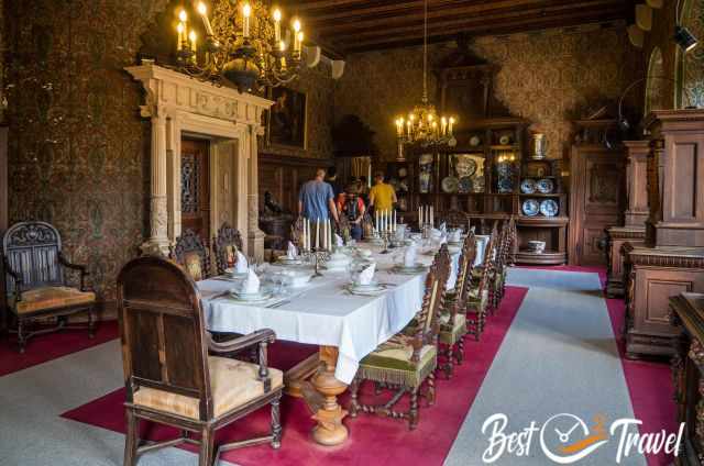 The set table in the dining room in Cochem Castle