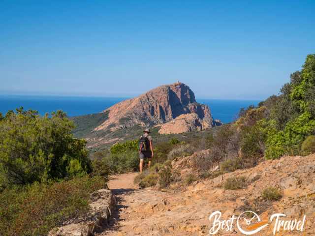 A hiker at the beginning of the Capo Rosso hike.