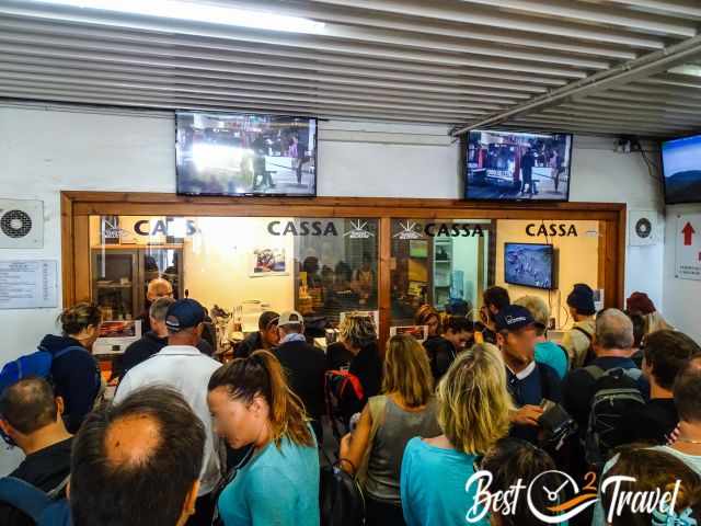 The queues in front of the ticket counter of the cable car.