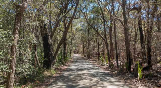 Gravel Road to Garrawarra Parking