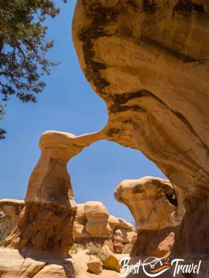 Metate Arch and Devils Garden picnic area 