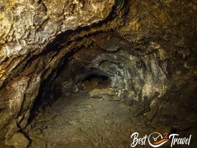 Short stalactites are on the entire ceiling of the cave.