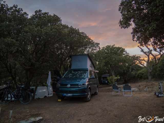 Der Terrassenförmig angelegte Campingplatz.