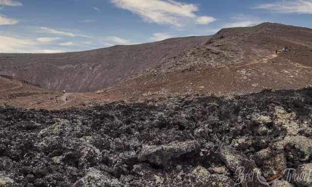 Montana Caldereta trail into the caldera