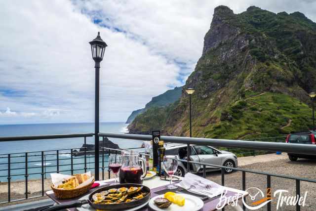 A Miradouro and restaurant in the north