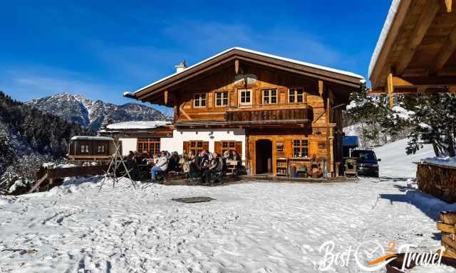 Kaiserschmarrnalm with guests outside in the winter