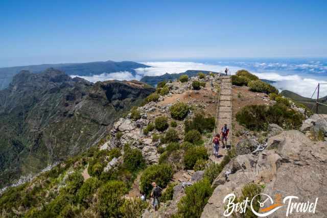 Hikers at the viewpoint on Pico Ruivo.