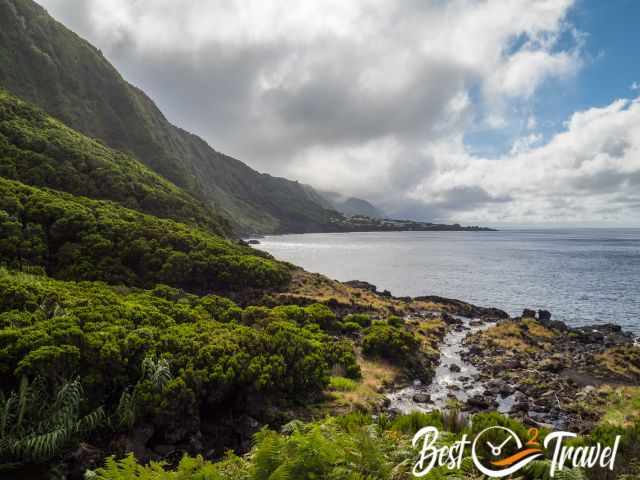 View from the Faja to the high cliffs