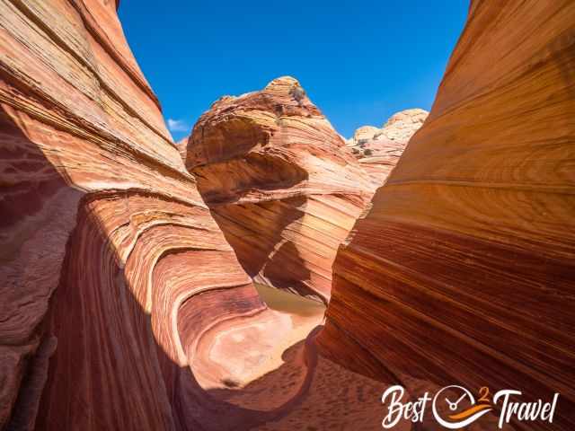 View from the narrow slot canyon part to the wave entrance