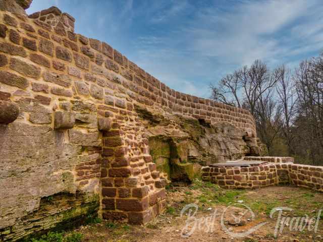 The ruins of another chamber in Wegelnburg