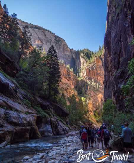 The crowded Narrows at the beginning of the track